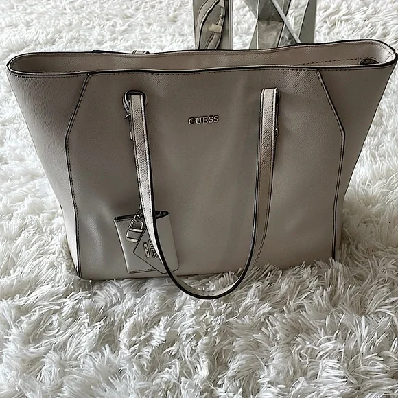 GUESS Bag - Picture 2 of 5